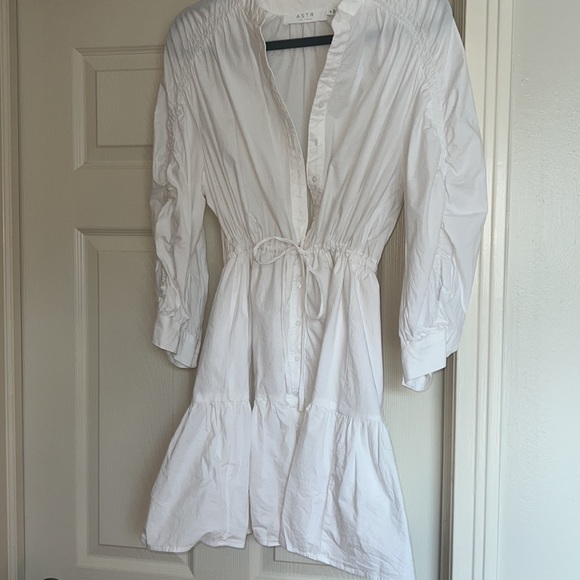 Astr Dresses & Skirts - ASTR THE LABEL white dress, size medium, excellent condition